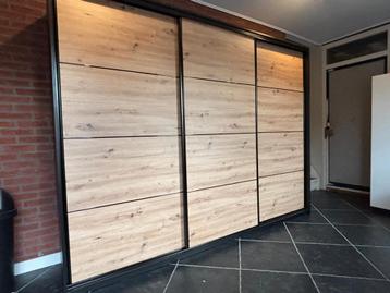 KLEDINGKAST MET TRANSPORT EN MONTAGE - afbeelding 4