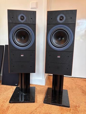 Bowers & Wilkins Matrix 2 met originele B&W marmeren stands beschikbaar voor biedingen