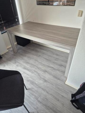 Meubelset beschikbaar voor biedingen