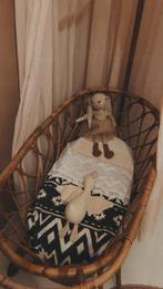 Uniek vintage brocante rotan wiegje met namen vanaf 1950, Kinderen en Baby's, Babywiegjes en Ledikanten, Ophalen, Gebruikt, Wieg