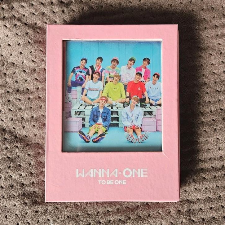 Kpop wanna one to be one album met photocard, Verzamelen, Muziek, Artiesten en Beroemdheden, Zo goed als nieuw, Ophalen of Verzenden