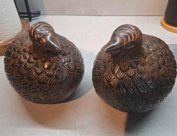 Set van 2 gietijzeren kwartels, vogels beschikbaar voor biedingen