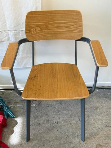 2x stoelen metaal / eikenfineer beschikbaar voor biedingen