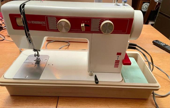 Vendomatic naaimachine, Hobby en Vrije tijd, Naaimachines en Toebehoren, Gebruikt, Naaimachine, Overige merken, Ophalen