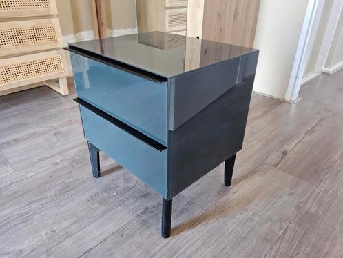 Silas Nachtkastje – Donkergrijs Glas, Huis en Inrichting, Slaapkamer | Nachtkastjes, Zo goed als nieuw, Minder dan 55 cm, 45 tot 65 cm