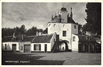 Harderwijk, Vispoort - man in poort - 1961 gelopen beschikbaar voor biedingen