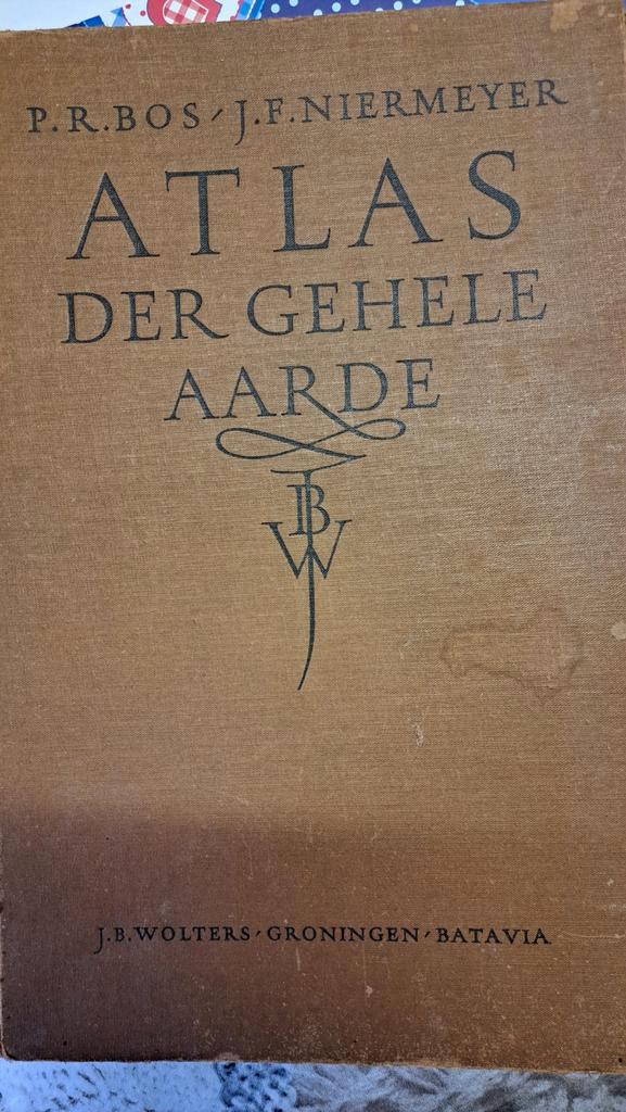 Atlas der Gehele Aarde 1947 - P.R. Bos & J.F. Niermeyer, Boeken, Atlassen en Landkaarten, Ophalen