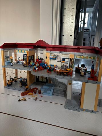Complete grote school Playmobil/gymzaal beschikbaar voor biedingen