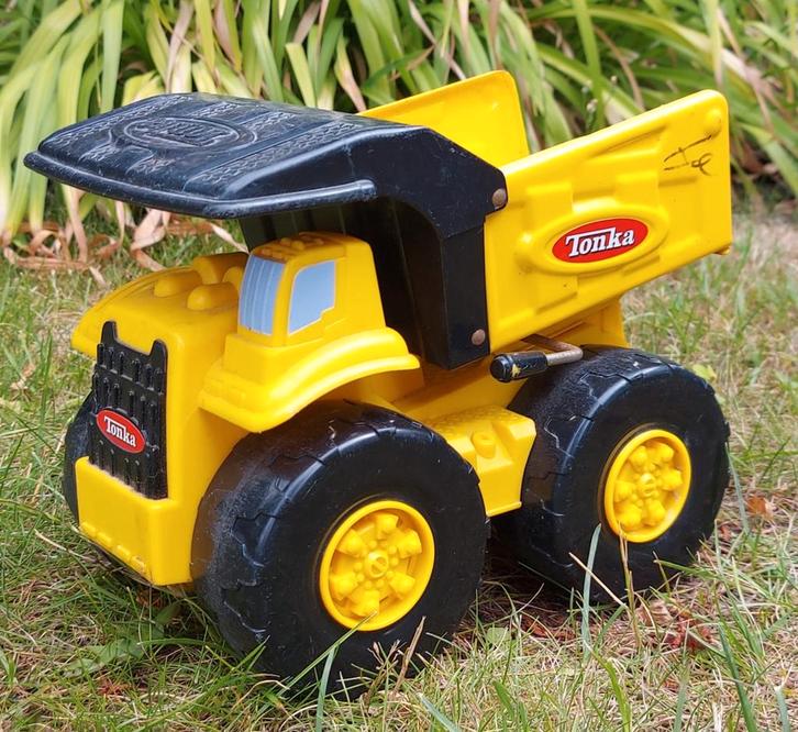 Tonka Hasbro 2006 Small Real Rugged Dump Truck, Kinderen en Baby's, Speelgoed | Buiten | Voertuigen en Loopfietsen, Gebruikt, Ophalen of Verzenden