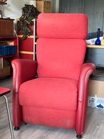 Prominent sta-op-stoel rood, Huis en Inrichting, Fauteuils, Ophalen, Gebruikt, Minder dan 75 cm, Stof
