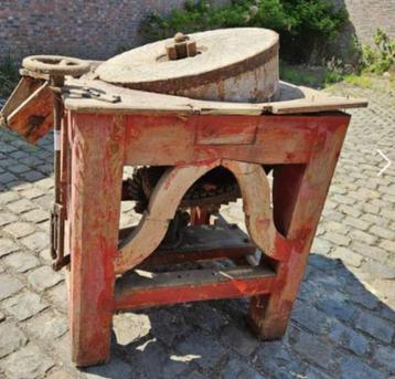 Authentieke antieke slijpmachine beschikbaar voor biedingen