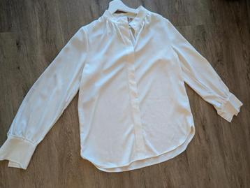 H&M Soft White Blouse – Size M – Pre-loved, Great Condition beschikbaar voor biedingen