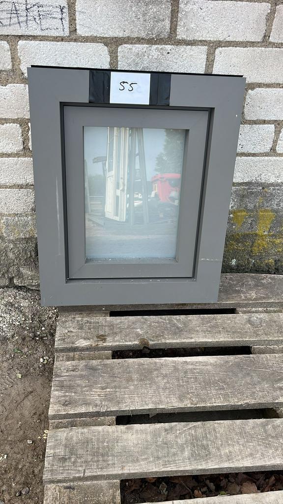(55) Nieuw raamkozijn voor bijv. toilet, incl mistglas, Doe-het-zelf en Verbouw, Kozijnen en Schuifpuien, Nieuw, Raamkozijn, Kunststof