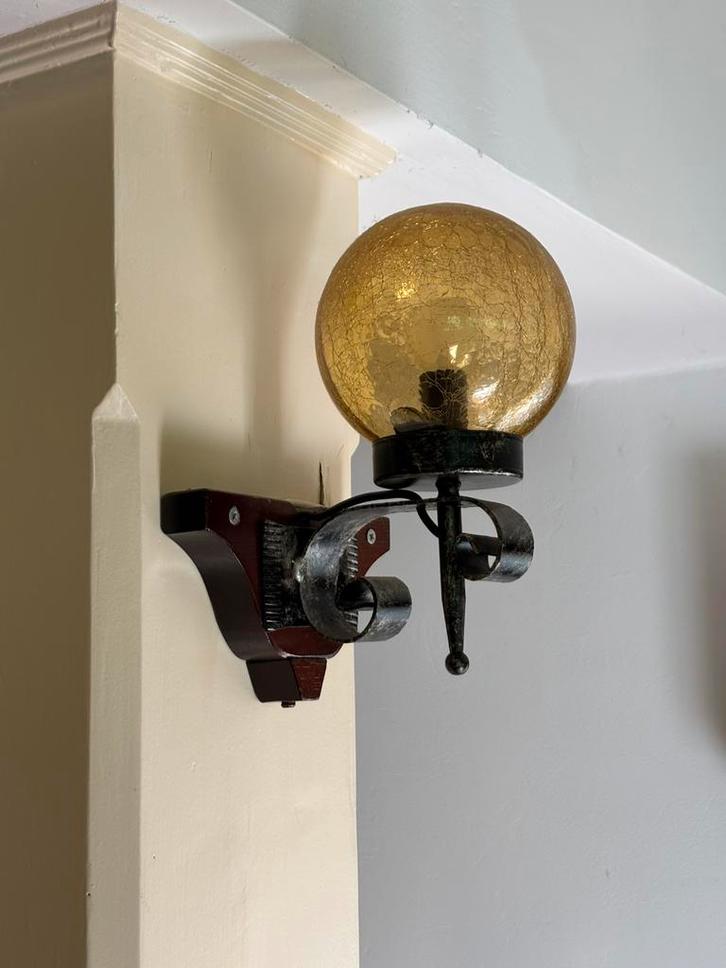 15 Vintage, brutalist wandlampen met glazen kap, Huis en Inrichting, Lampen | Wandlampen, Zo goed als nieuw, Glas, Hout, Metaal