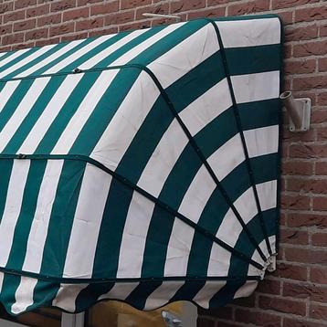 Prachtige markies zonnescherm.  beschikbaar voor biedingen
