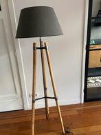 Vloerlamp / staande lamp / driepoot / schemerlamp, Huis en Inrichting, Lampen | Vloerlampen, Ophalen, Zo goed als nieuw, Hout