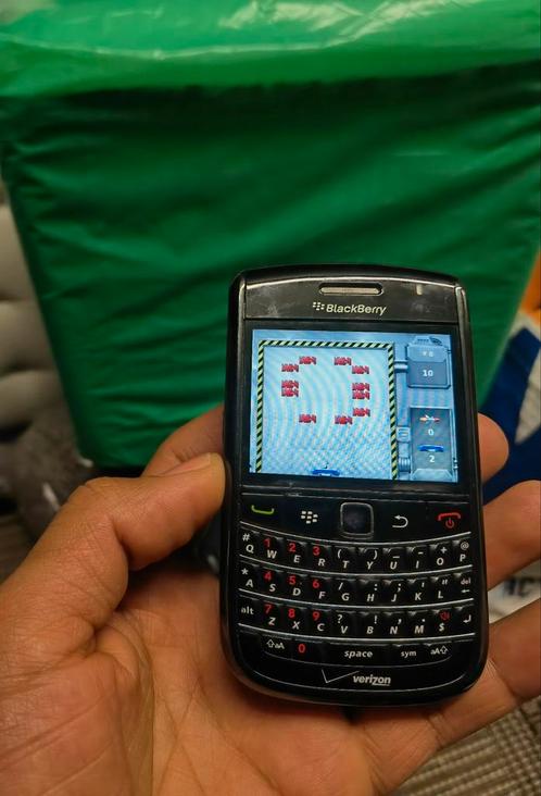 Goedwerkende blackberry bold 9650 leuk voor iemand die nog e, Telecommunicatie, Mobiele telefoons | Hoesjes en Frontjes | Blackberry
