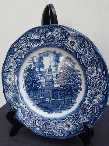 Prachtig blauw/wit bord Liberty Blue beschikbaar voor biedingen