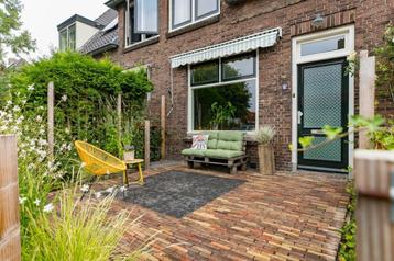  Kleurrijke rijntjes (+- 2 m²) + 2 zwarte tegels (60x60cm)  beschikbaar voor biedingen