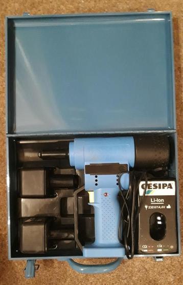 Gesipa accu popnageltang met 2 accu's en lader  beschikbaar voor biedingen