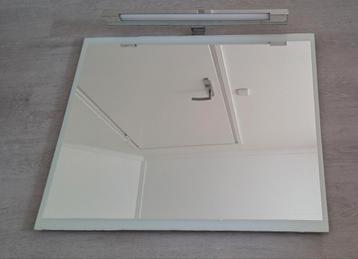 Badkamerspiegel met verlichting beschikbaar voor biedingen