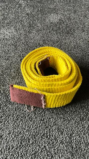 Judoband geel met bruine slippen beschikbaar voor biedingen