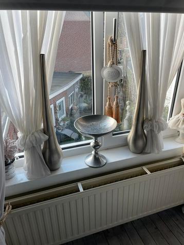 Set van twee Bijzondere mooi gevormde Design vazen (Colmore) beschikbaar voor biedingen