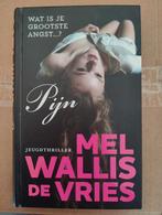 Pijn - Mel Wallis de Vries (Jeugdthriller), Boeken, Ophalen of Verzenden, Zo goed als nieuw, Mel Wallis de Vries, Nederland