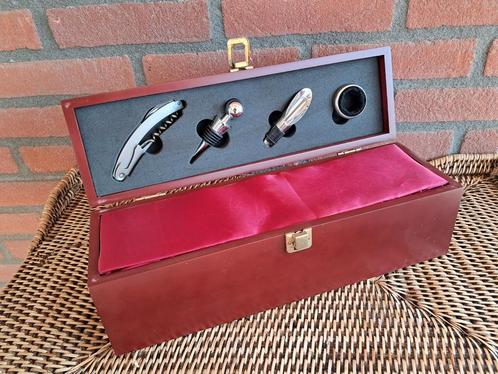 Wijn kist inclusief wijn accessoires., Antiek en Kunst, Curiosa en Brocante, Ophalen of Verzenden