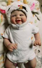 Realistische baby pop levensecht Vivienne (49cm), Verzamelen, Poppen, Ophalen of Verzenden, Nieuw, Pop, Levensecht of Reborn