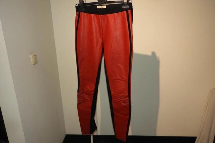 Pinko deels leren broek voorkant rood leer achterkant zwartI, Kleding | Dames, Broeken en Pantalons, Zo goed als nieuw, Maat 38/40 (M)