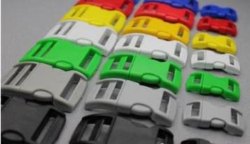 partij parachute gespen ca 3600 stuks beschikbaar voor biedingen