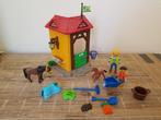 Playmobil paarden stal met paard veulen kind en verzorger, Ophalen of Verzenden, Zo goed als nieuw