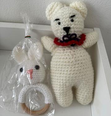 Baby rammelaar knuffel konijn beschikbaar voor biedingen