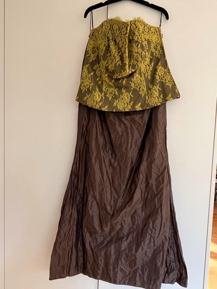 Oni Onik Gala Jurk Maat 44 - Bruin/Mosterd, Kleding | Dames, Jurken, Gedragen, Maat 42/44 (L), Bruin, Onder de knie, Ophalen of Verzenden
