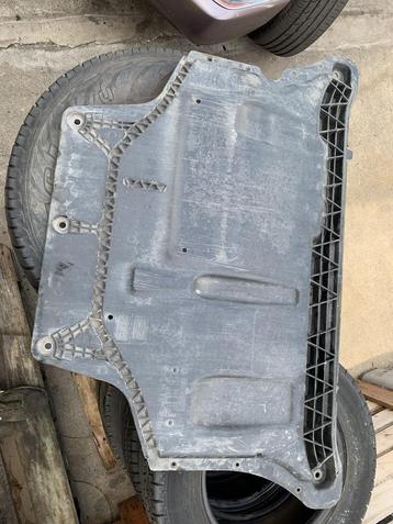Volkswagen Golf / Passat beschermplaat 5Q0 825 901 beschikbaar voor biedingen