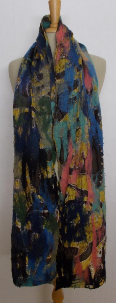 Apart mooie kleuren vilten sjaal., Kleding | Dames, Mutsen, Sjaals en Handschoenen, Zo goed als nieuw, Sjaal, Maat 38/40 (M), Verzenden