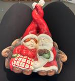 Kerstman en vrouw op bankje, Ophalen of Verzenden, Nieuw