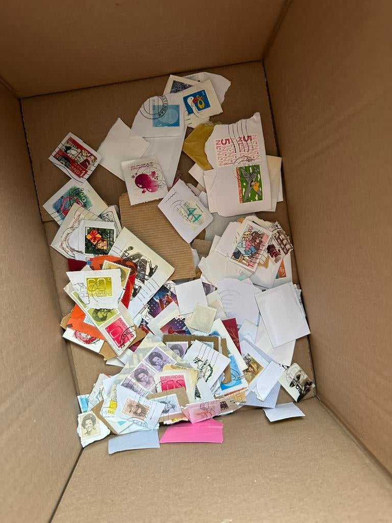 Doos 5000 Nederland, Postzegels en Munten, Postzegels | Volle albums en Verzamelingen, Verzenden, Nederland