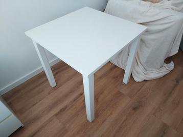 tafel wit Ikea hout beschikbaar voor biedingen