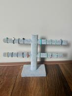 Display met 18 ringen, gemaakt van kralen., Sieraden, Tassen en Uiterlijk, Ringen, Overige materialen, Overige kleuren, Nieuw