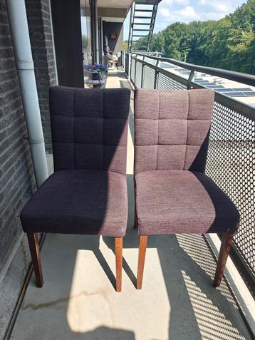 Gratis 2 Paarse stoelen
