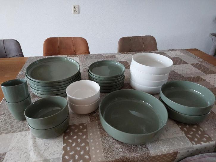 Royal Boch servies, Huis en Inrichting, Keuken | Servies, Nieuw, Compleet servies, Effen, Porselein, Ophalen