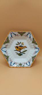 Makkum wandschotel met vogeltje, Ophalen of Verzenden