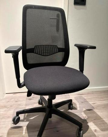 Bureaustoel beta be fine beschikbaar voor biedingen