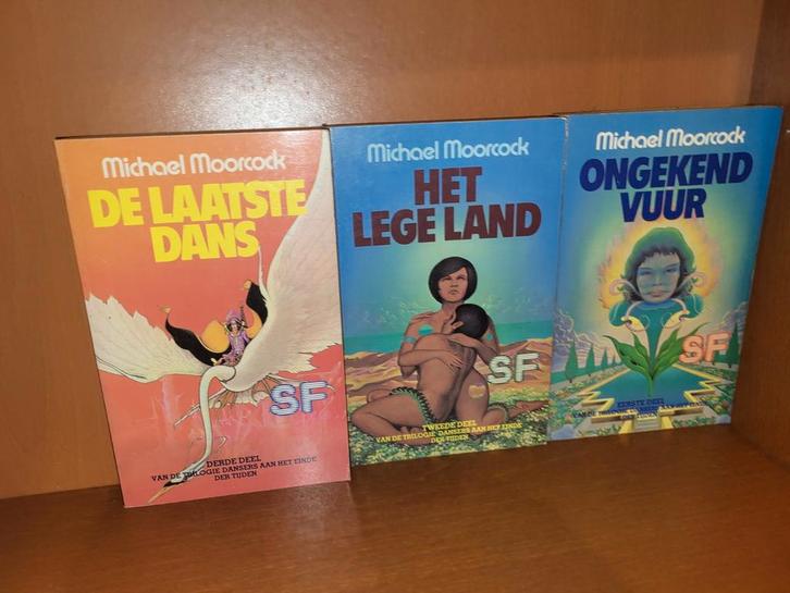 Michael Moorcock - Trilogie Aan Het Einde Der Tijden, Boeken, Science fiction, Gelezen, Ophalen of Verzenden