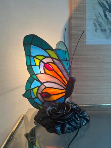 2 beschikbaar! Glas in lood tiffany stijl vlinder lampen  beschikbaar voor biedingen