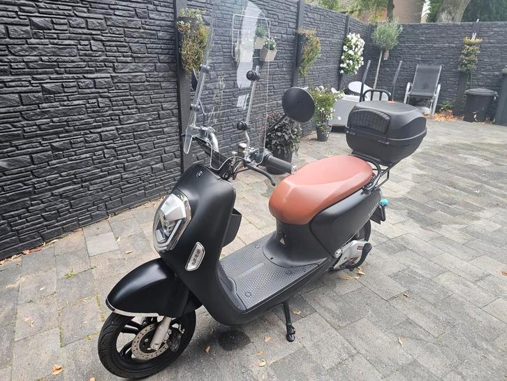 Elektrische Scooter Q-Crystal, Fietsen en Brommers, Snorfietsen en Snorscooters, Overige merken, Elektrisch, Ophalen