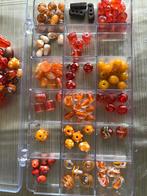 Glaskralen verschillende 150 stuks+/-  oranje in  doos, Hobby en Vrije tijd, Kralen en Sieraden maken, Kraal, Ophalen of Verzenden