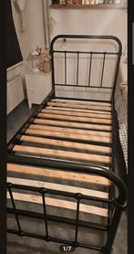Metaal 1 persoonsbed zwart en wit 90x200, Ophalen of Verzenden, Zo goed als nieuw